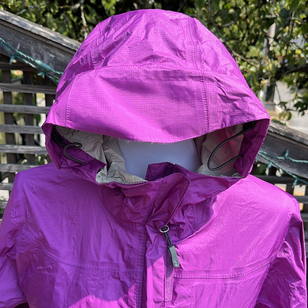 Stormtech Performance Rain and Windbreaker Jacket. Size Medium - Picture 5 of 16